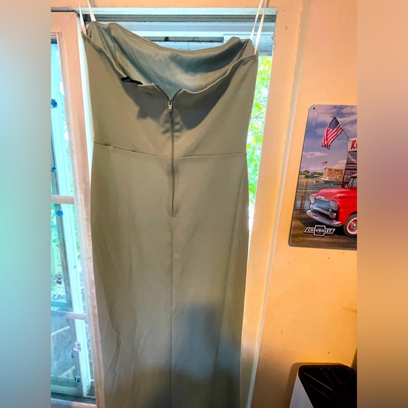 Bridesmaid dress. Used once but can be used for any occasion! Light green color - Picture 10 of 10